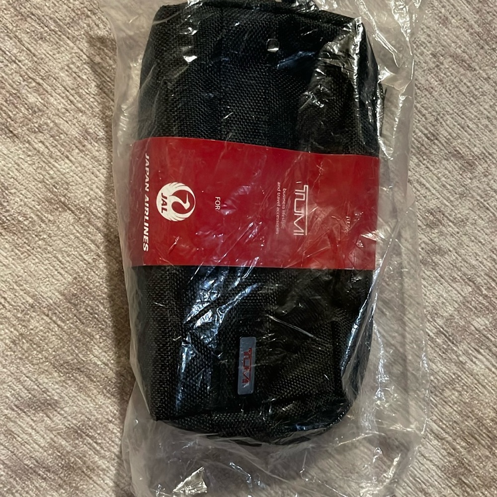 Japan airline business class TUMI amenity bag